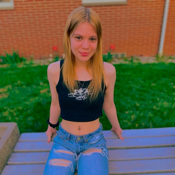 Meet your Posher, Ashlee - Picture 2 of 2